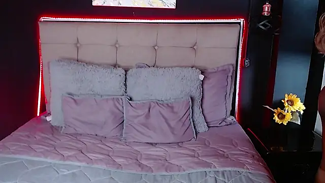 nikkystorm1  online show from 6, 3, 2025