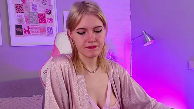 Snapshot of NellieLoyns chatting on 10, 3, 2025 NellieLoyns online show from 10, 3, 2025