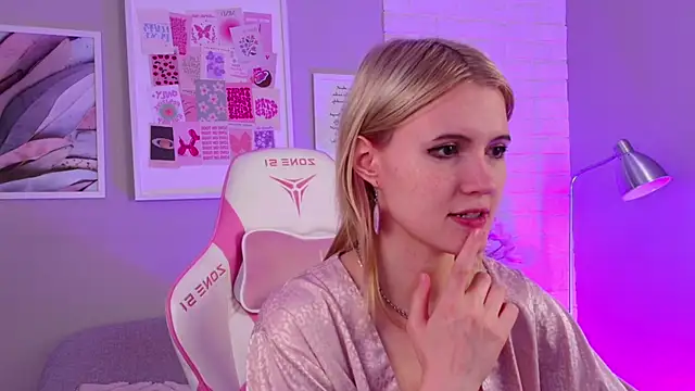 Snapshot of NellieLoyns chatting on 10, 3, 2025 NellieLoyns online show from 10, 3, 2025