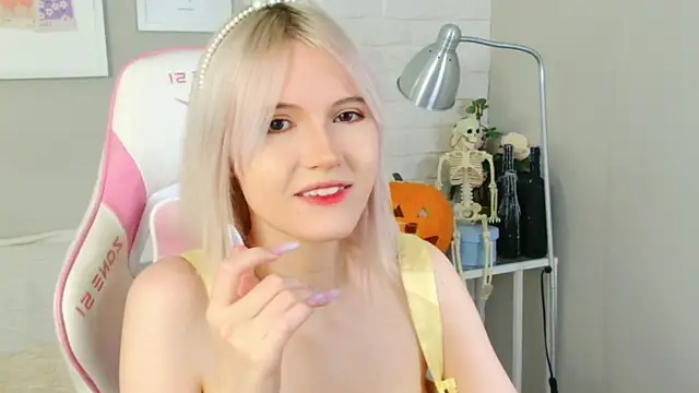 Snapshot of NellieLoyns chatting on 25, 10, 2025 NellieLoyns online show from 25, 10, 2025