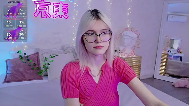 Snapshot of NellieLoyns chatting on 18, 11, 2025 NellieLoyns online show from 18, 11, 2025