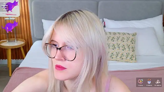 Snapshot of NellieLoyns chatting on 19, 11, 2025 NellieLoyns online show from 19, 11, 2025