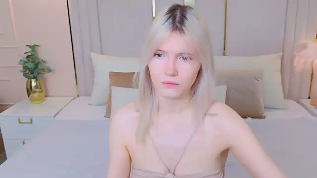 Snapshot of NellieLoyns chatting on 4, 12, 2025 NellieLoyns online show from 4, 12, 2025