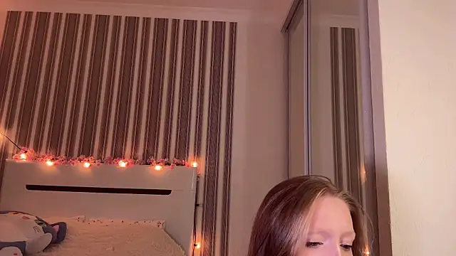 Snapshot of Awwwrora chatting on 17, 11, 2025 Awwwrora online show from 17, 11, 2025