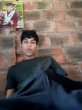 Snapshot of Andres123cv chatting on 4, 12, 2025 Andres123cv online show from 4, 12, 2025