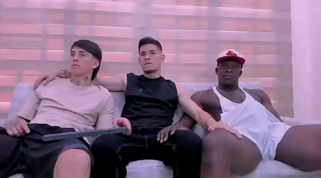 Snapshot of hell_twink chatting on 7, 1, 2025 hell twink online show from 7, 1, 2025