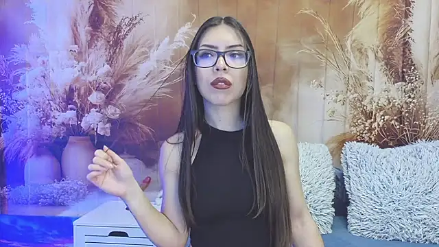 Snapshot of EmaLowe chatting on 1, 4, 2026 EmaLowe online show from 1, 4, 2026