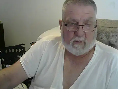 Snapshot of viejo_oso chatting on 4, 10, 2025 viejo oso online show from 4, 10, 2025