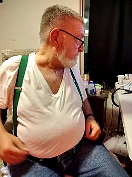 Snapshot of viejo_oso chatting on 11, 10, 2025 viejo oso online show from 11, 10, 2025