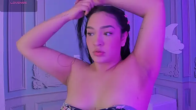 stefany duque1  online show from 1, 2, 2025