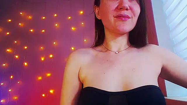 Snapshot of MelanyOx chatting on 5, 1, 2025 MelanyOx online show from 5, 1, 2025