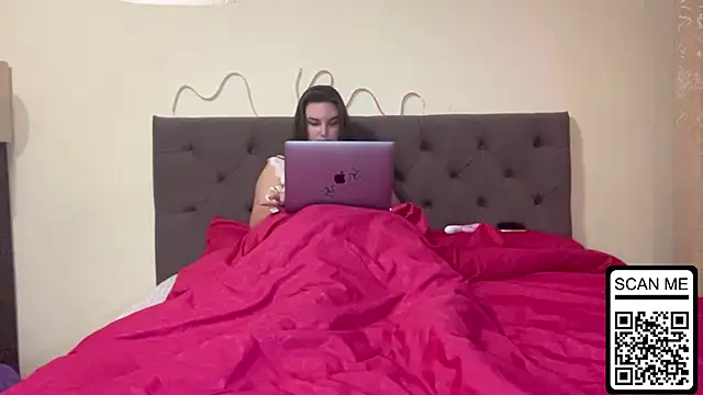 Dreamyblushfairy online show from 7, 10, 2025