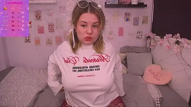 Snapshot of TessPleasure chatting on 2, 1, 2025 TessPleasure online show from 2, 1, 2025