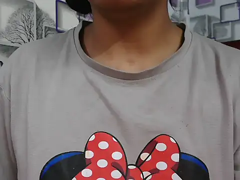 Snapshot of Somiya87 chatting on 5, 12, 2025 Somiya87 online show from 5, 12, 2025