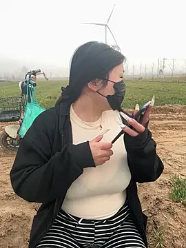 Snapshot of Happyou2 chatting on 6, 3, 2025 Happyou2 online show from 6, 3, 2025