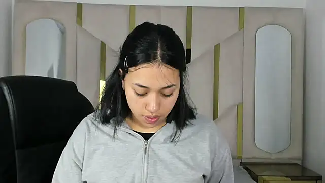 IsabellRodriguez18 online show from 12, 9, 2025