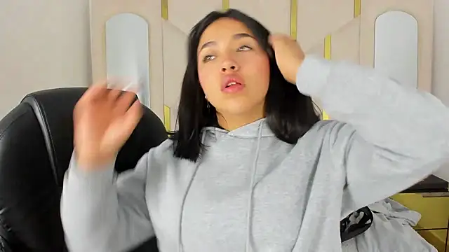 IsabellRodriguez18 online show from 1, 10, 2025