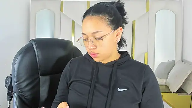 IsabellRodriguez18 online show from 13, 11, 2025