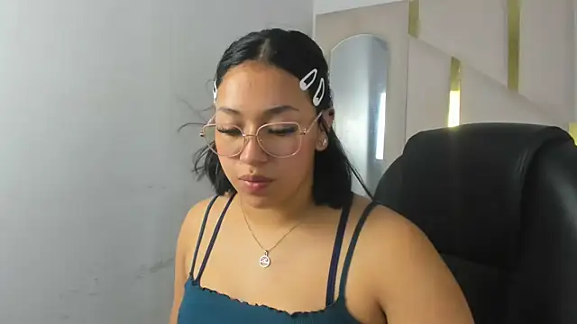 IsabellRodriguez18 online show from 3, 12, 2025