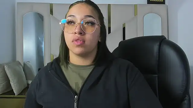 IsabellRodriguez18 online show from 13, 1, 2026