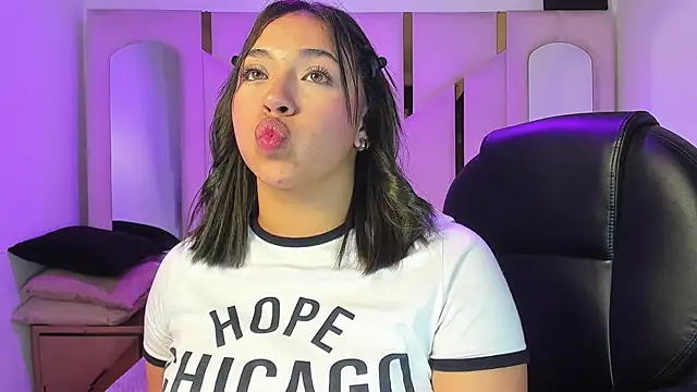 IsabellRodriguez18 online show from 4, 4, 2026