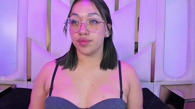 IsabellRodriguez18 online show from 11, 4, 2026