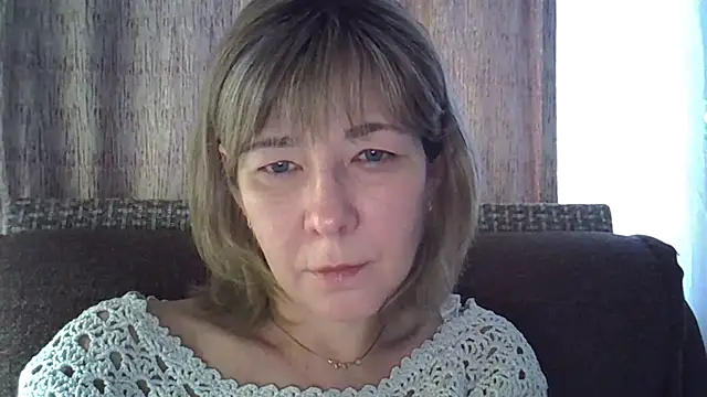 Snapshot of EllaJohnsonX chatting on 4, 1, 2025 EllaJohnsonX online show from 4, 1, 2025