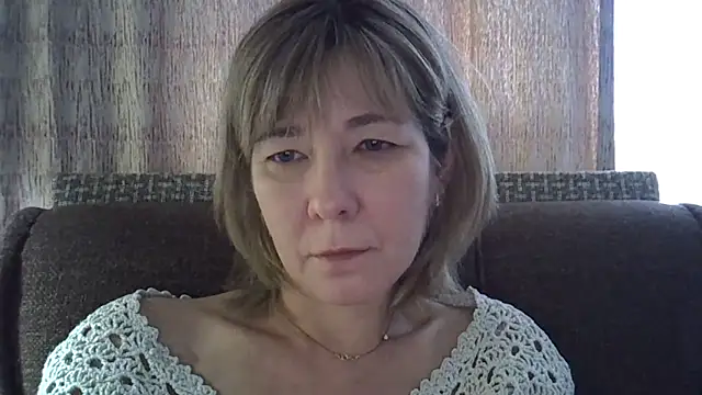 Snapshot of EllaJohnsonX chatting on 4, 1, 2025 EllaJohnsonX online show from 4, 1, 2025