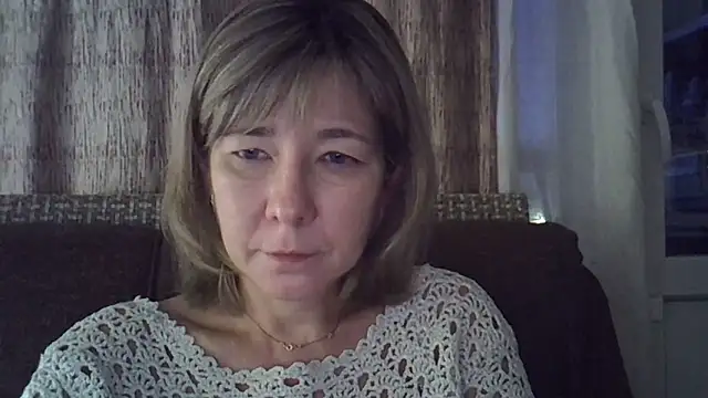 Snapshot of EllaJohnsonX chatting on 4, 1, 2025 EllaJohnsonX online show from 4, 1, 2025