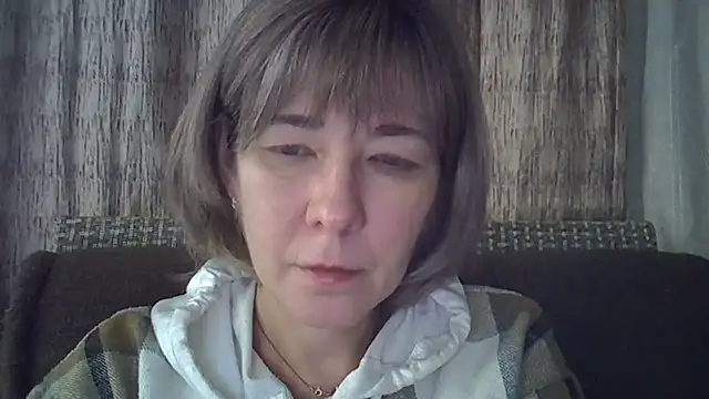 Snapshot of EllaJohnsonX chatting on 5, 1, 2025 EllaJohnsonX online show from 5, 1, 2025