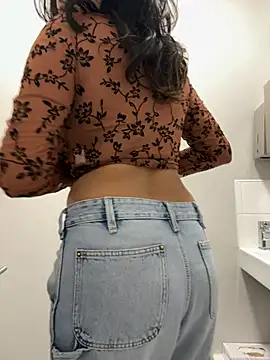 Snapshot of lizzzziee chatting on 19, 1, 2025 lizzzziee online show from 19, 1, 2025