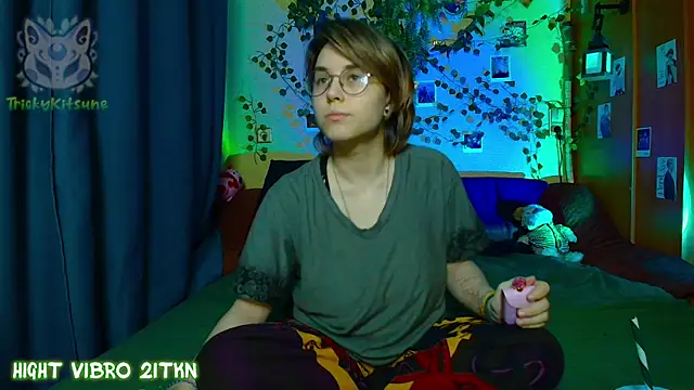Snapshot of TrickyKitsune chatting on 11, 5, 2026 TrickyKitsune online show from 11, 5, 2026