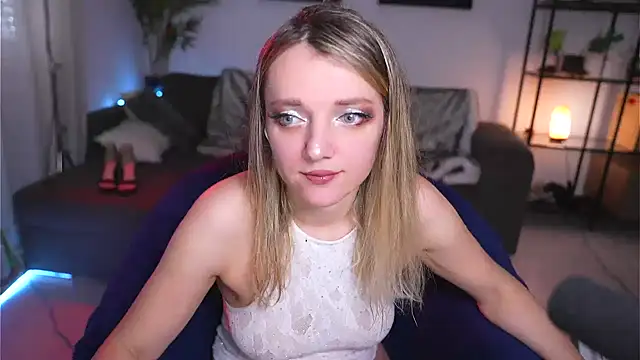 Snapshot of Magnetic_Amy chatting on 8, 2, 2025 Magnetic Amy online show from 8, 2, 2025