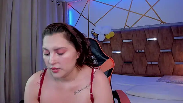 Snapshot of LunaPleasure chatting on 6, 10, 2025 LunaPleasure online show from 6, 10, 2025