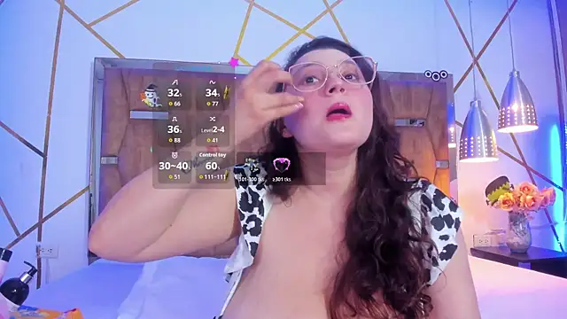 Snapshot of LunaPleasure chatting on 20, 10, 2025 LunaPleasure online show from 20, 10, 2025