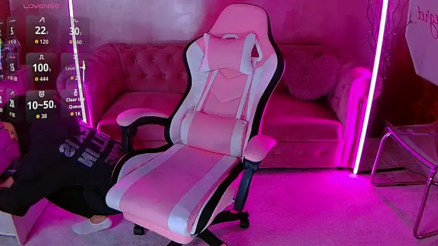 Snapshot of evanew_ chatting on 2, 10, 2025 evanew online show from 2, 10, 2025