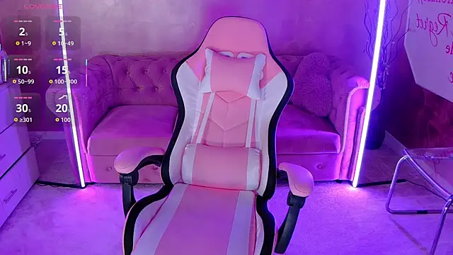 Snapshot of evanew_ chatting on 9, 10, 2025 evanew online show from 9, 10, 2025