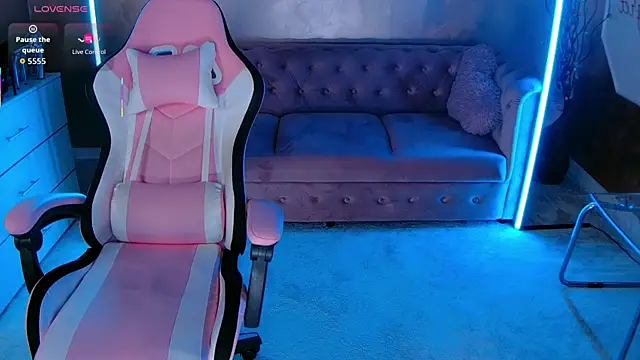 Snapshot of evanew_ chatting on 6, 11, 2025 evanew online show from 6, 11, 2025