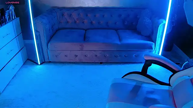 Snapshot of evanew_ chatting on 8, 11, 2025 evanew online show from 8, 11, 2025