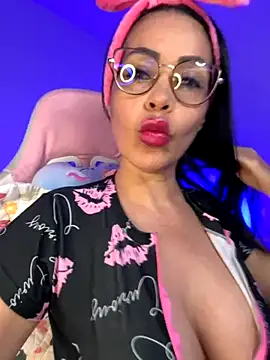 Snapshot of KarolRubi1 chatting on 7, 10, 2025 KarolRubi1 online show from 7, 10, 2025