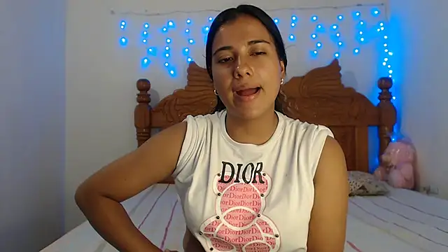 Coral0403 online show from 4, 2, 2025