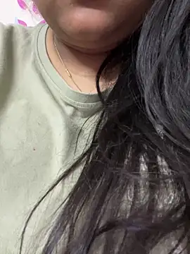 Snapshot of queen_pari chatting on 15, 12, 2025 queen pari online show from 15, 12, 2025