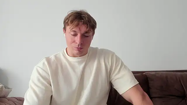 Snapshot of o_r_b_i_t chatting on 14, 3, 2025 o r b i t online show from 14, 3, 2025