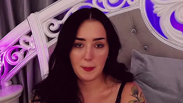 KimKhallifa online show from 30, 1, 2025