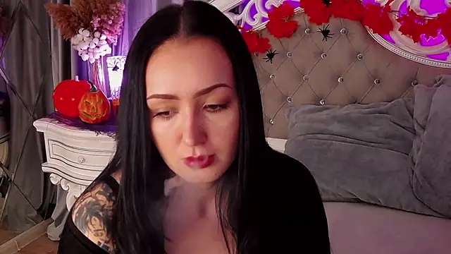 KimKhallifa online show from 4, 11, 2025