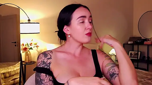 KimKhallifa online show from 10, 7, 2026