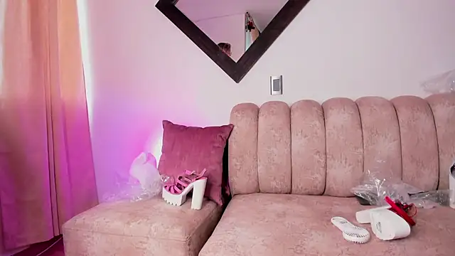 Snapshot of newbarbiedolly chatting on 1, 2, 2025 newbarbiedolly online show from 1, 2, 2025