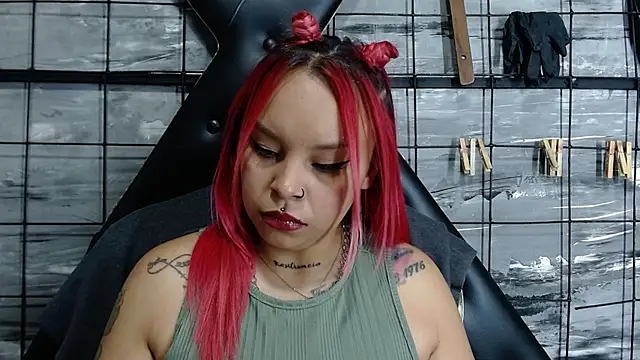 Snapshot of Alana_Roth chatting on 15, 10, 2025 Alana Roth online show from 15, 10, 2025