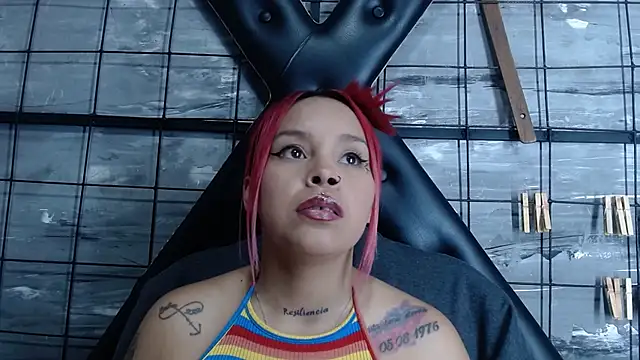 Snapshot of Alana_Roth chatting on 18, 10, 2025 Alana Roth online show from 18, 10, 2025