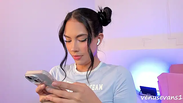 Snapshot of VenusEvans1 chatting on 5, 12, 2025 VenusEvans1 online show from 5, 12, 2025